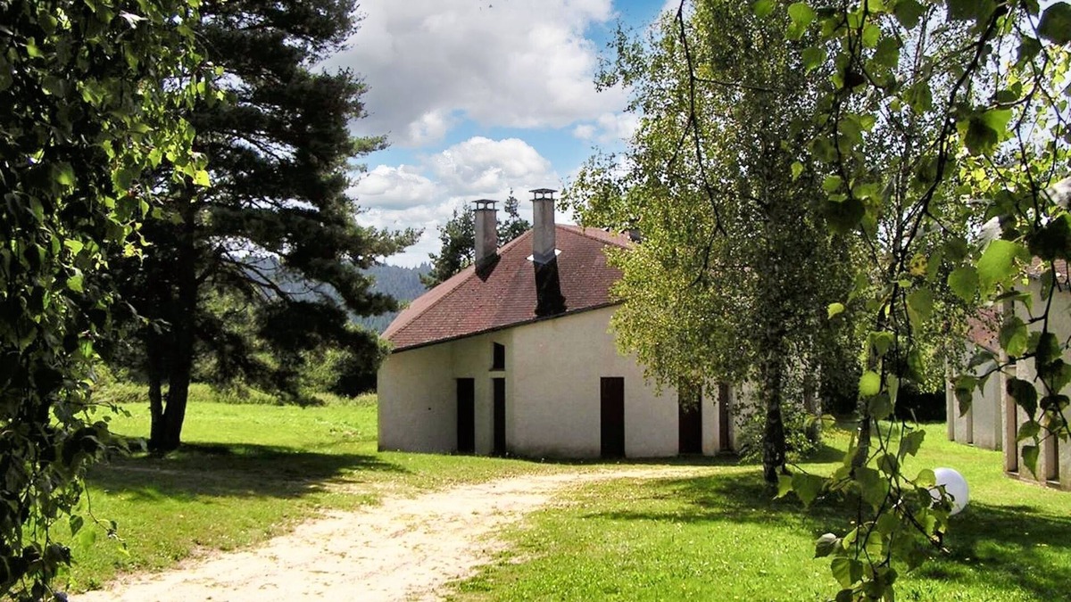 La Chapelle-Geneste House | Homerez - House La Chapelle-Geneste