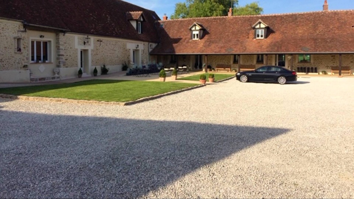 La Houssaye-en-Brie House | Homerez - House for 18 ppl. with jacuzzi and garden at La Houssaye-en-Brie