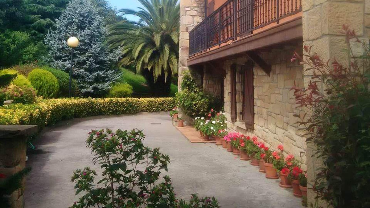 Gamiz-Fika House | Homerez - House 16 km away from the beach for 14 ppl. with terrace at Gámiz-Fica