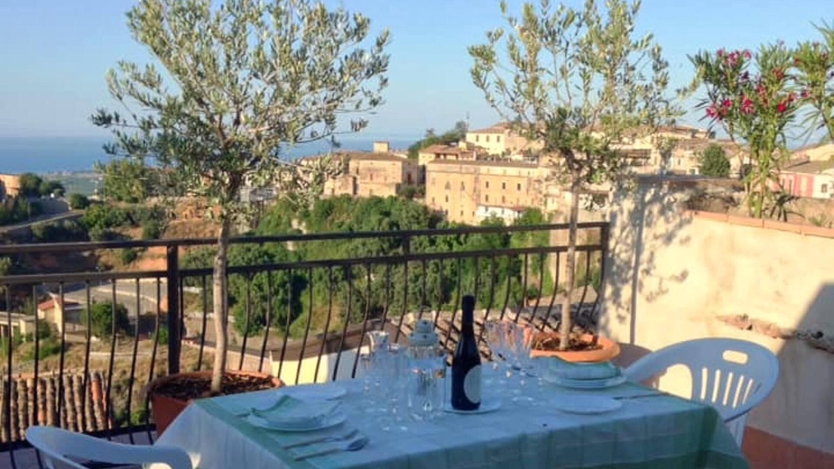 Rossano House | Homerez - House 3 km away from the beach for 4 ppl. with sea view at Rossano