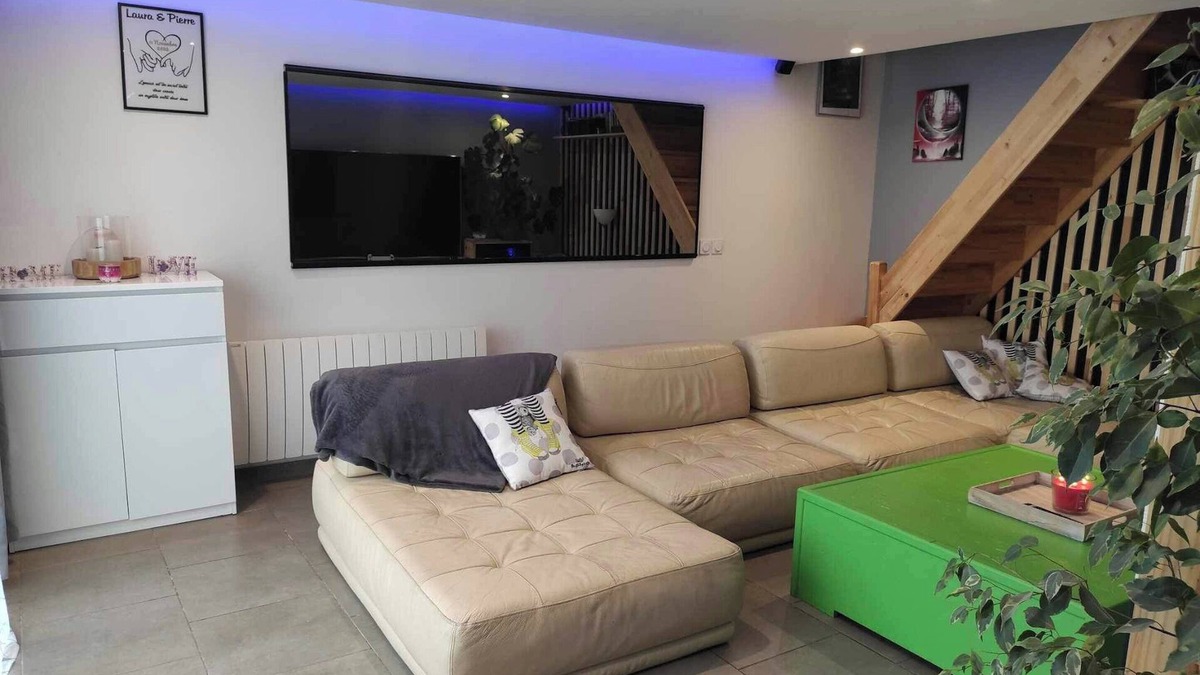 Dreux House | Homerez - House Dreux, private parking