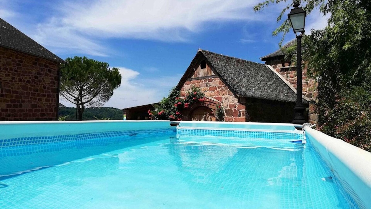Nauviale House | Homerez - House for 4 ppl. with shared pool, garden and terrace at Nauviale