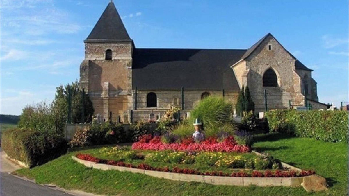 Chavot-Courcourt House | Homerez - House with Garden in Chavot-Courcourt