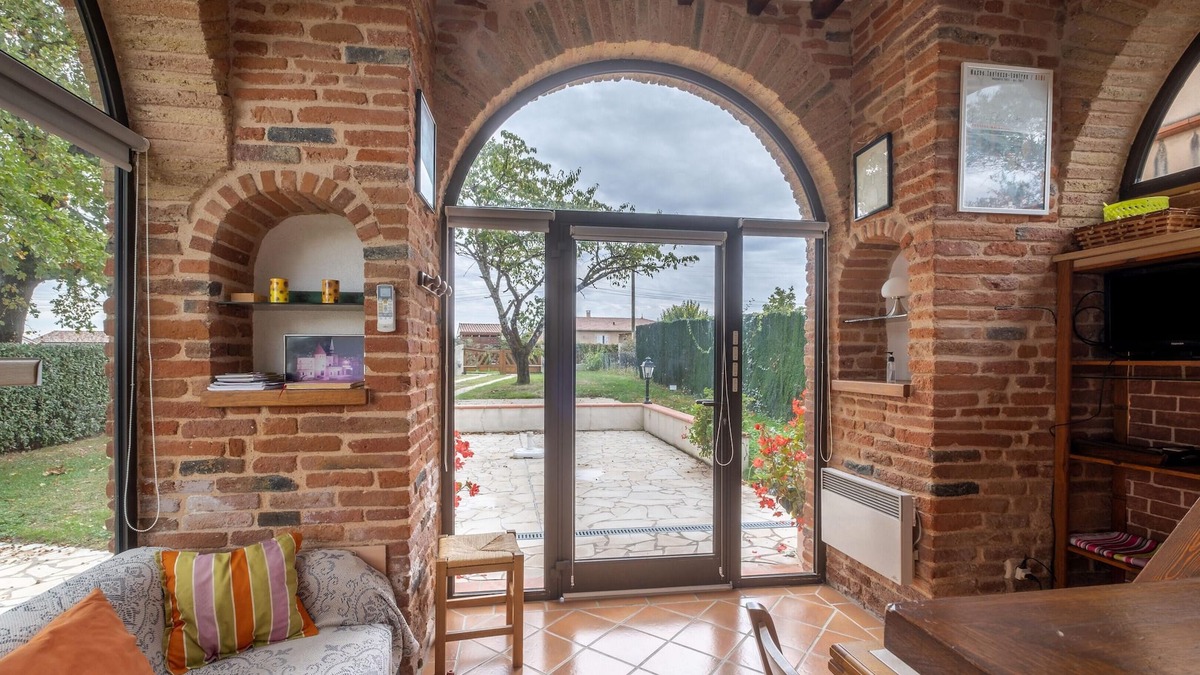 Villemur-sur-Tarn House | Homerez - House for 4 pers. with shared pool in Villemur-sur-Tarn
