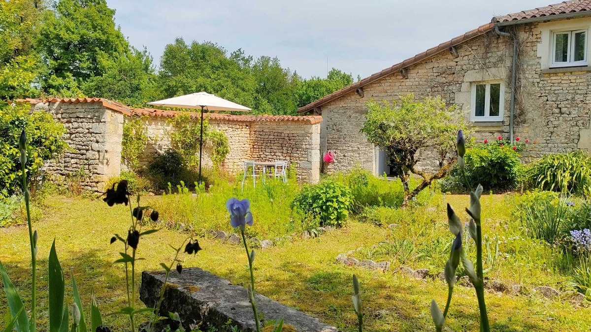 Villiers-le-Roux House | Homerez - House Villiers-le-Roux