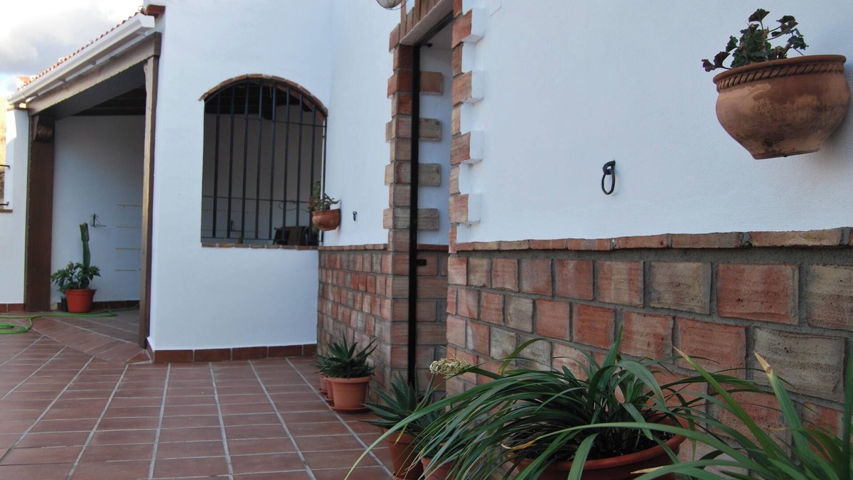 Guadix House | Homerez - House Guadix, BBQ, Parking