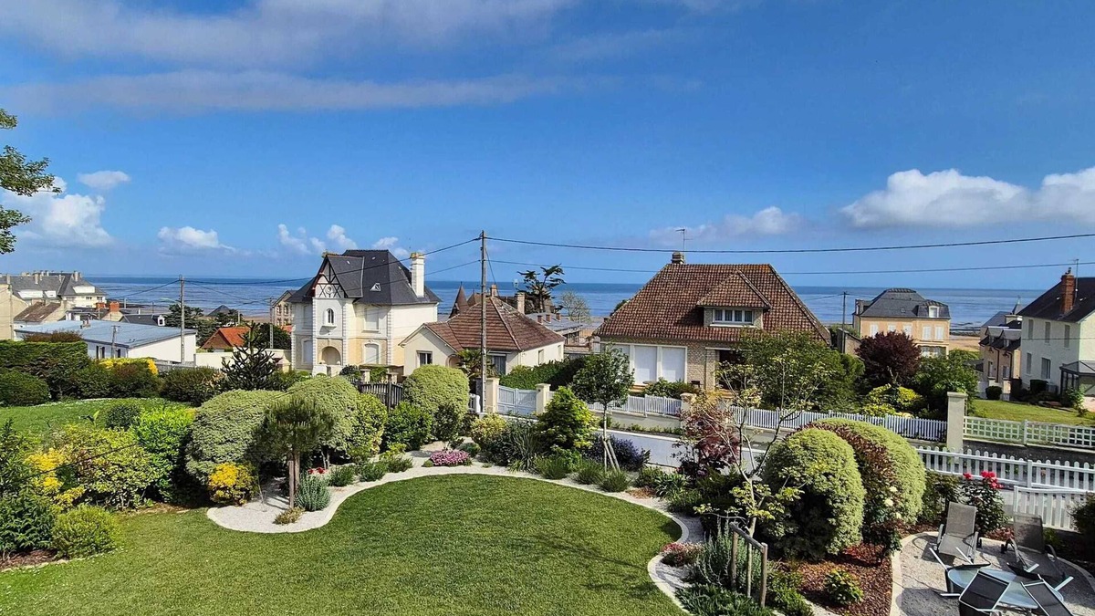 Grandcamp-Maisy House | Homerez - House in Grandcamp-Maisy.
