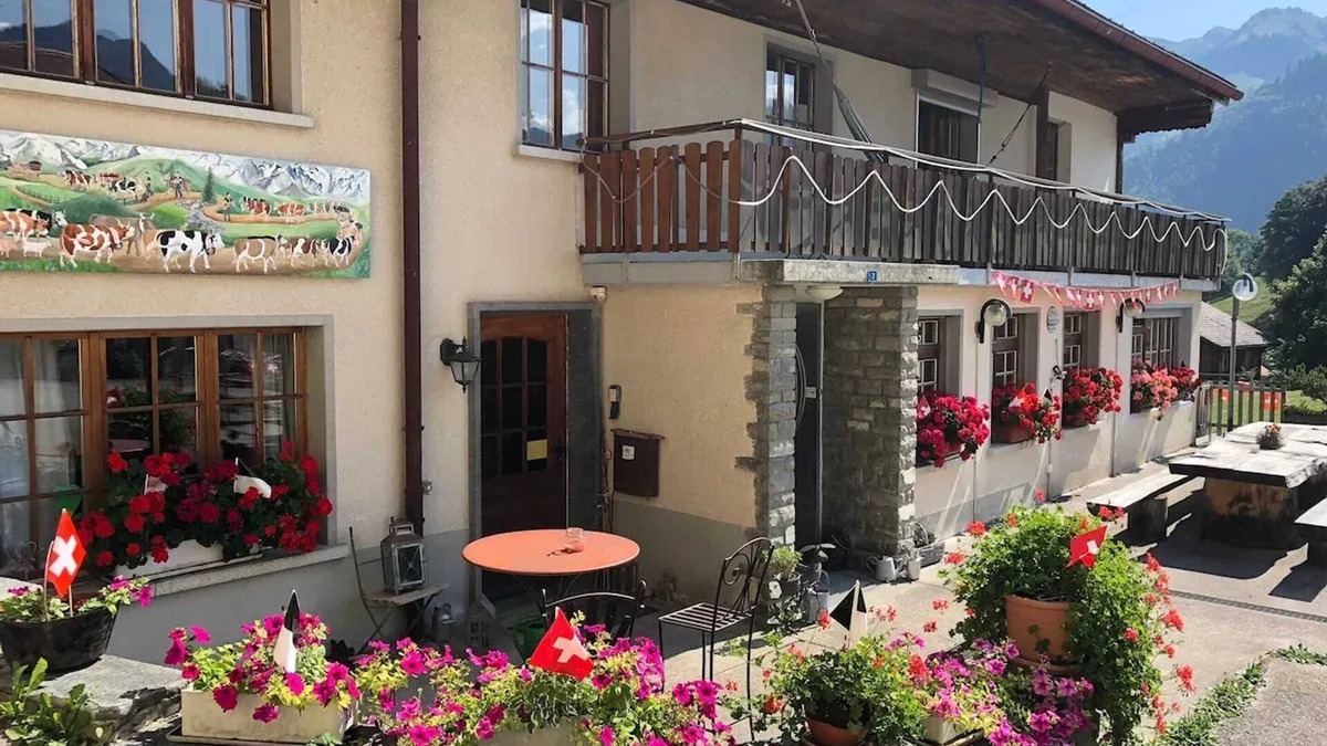 Haut-Intyamon House | Homerez - House in Haut-Intyamon