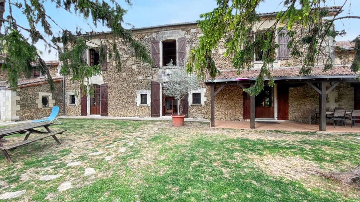 Mouterre-Silly House | Homerez - House in Mouterre-Silly