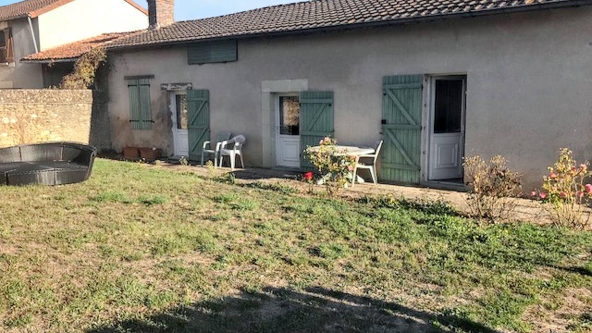 Mouterre-Silly House | Homerez - House in Mouterre-Silly