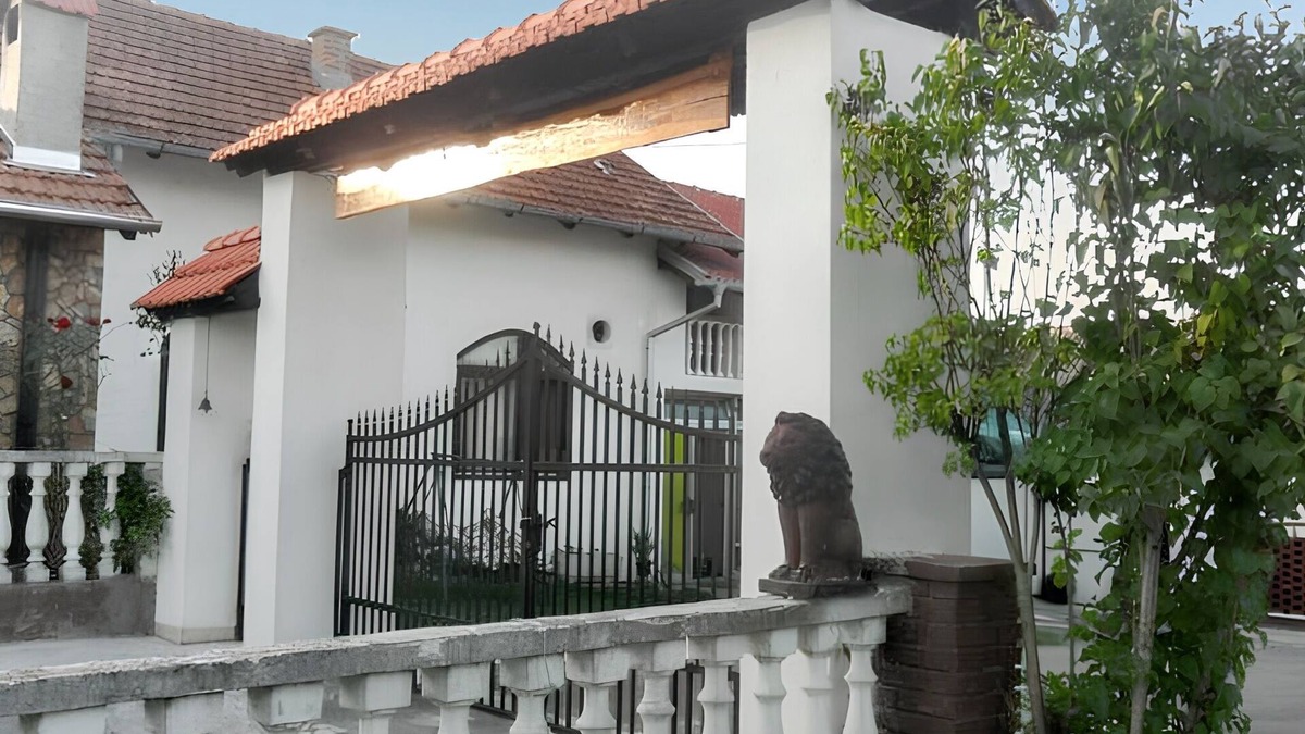 Kutina House | Homerez - House in Kutina with Garden