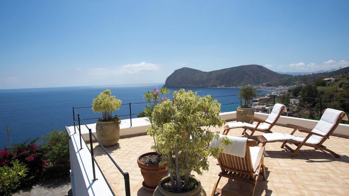 Canneto House | Homerez - House in Lipari sea view