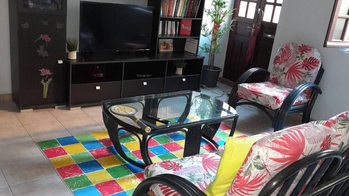 Saint-Pierre House | Homerez - House in Saint-Pierre, parking.