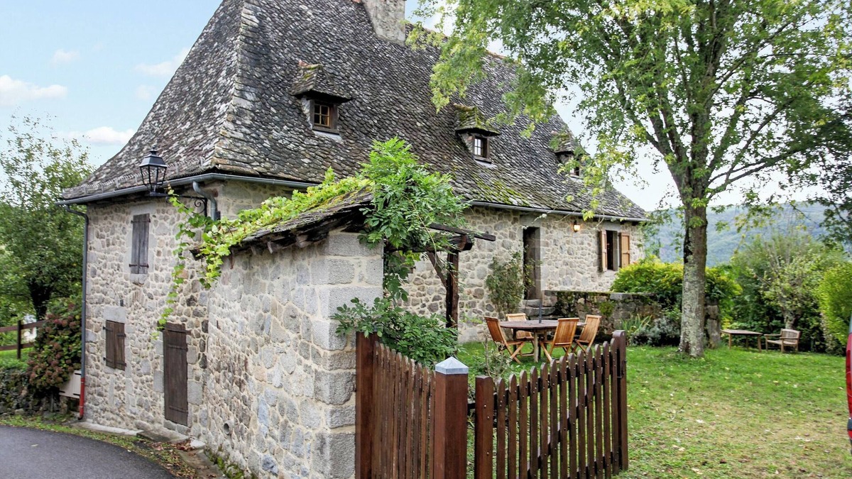 Senezergues House | Homerez - House in Senezergues