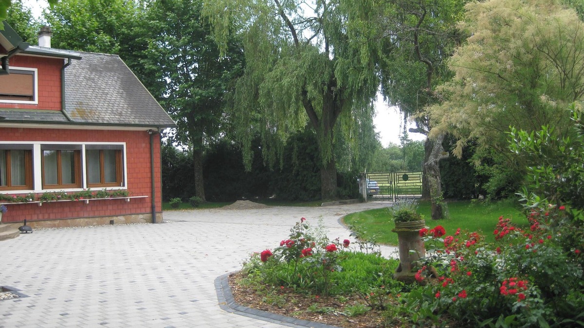Sermersheim House | Homerez - House in Sermersheim with Garden