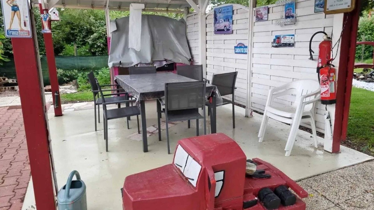 Vendat House | Homerez - House with fenced garden and BBQ in Vendat