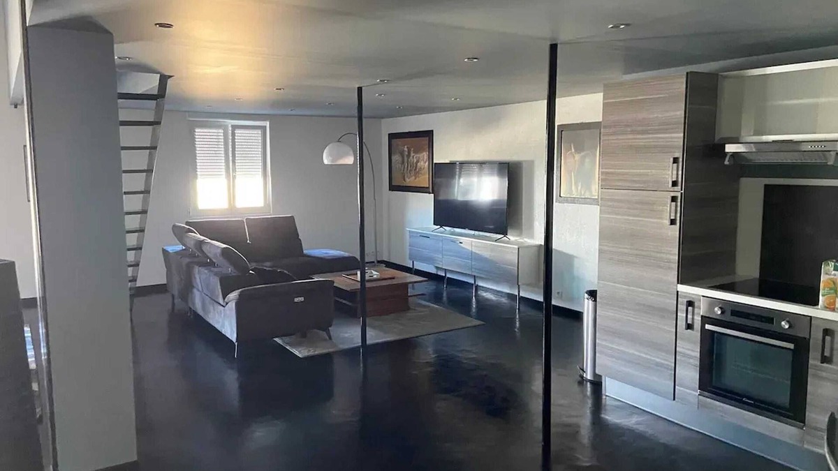 Sancheville Apartment | Homerez - Large Apartment in Sancheville