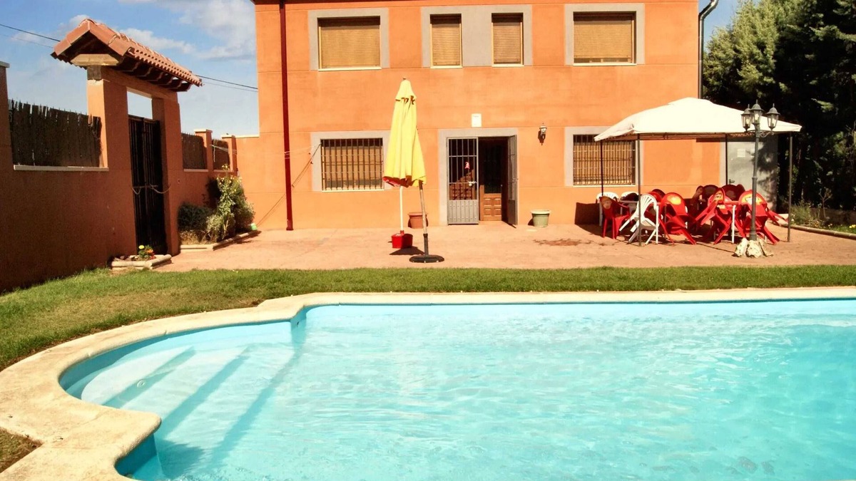 Humanes Villa | Homerez - Luxury Villa in Cerezo de Mohernando with Pool
