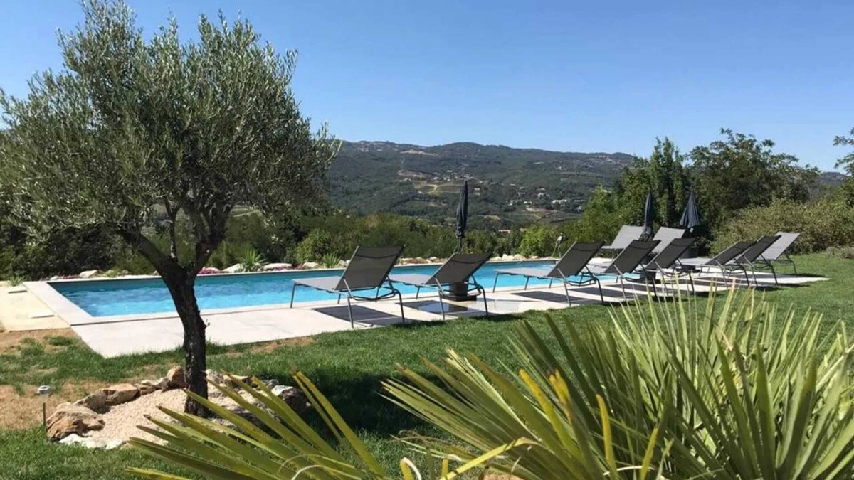 Saint-Peray Villa | Homerez - Luxury Villa in Saint-Péray with pool