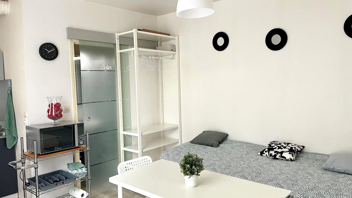 Le Perreux-sur-Marne Apartment | Homerez - Modern Studio Le Perreux-sur-Marne 17m²