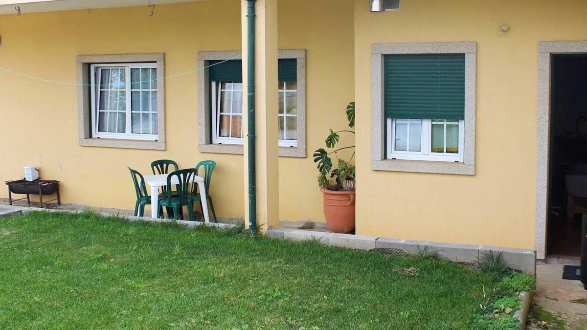 Macedo de Cavaleiros House | Homerez - Nice house for 4 ppl. with garden at Macedo de Cavaleiros
