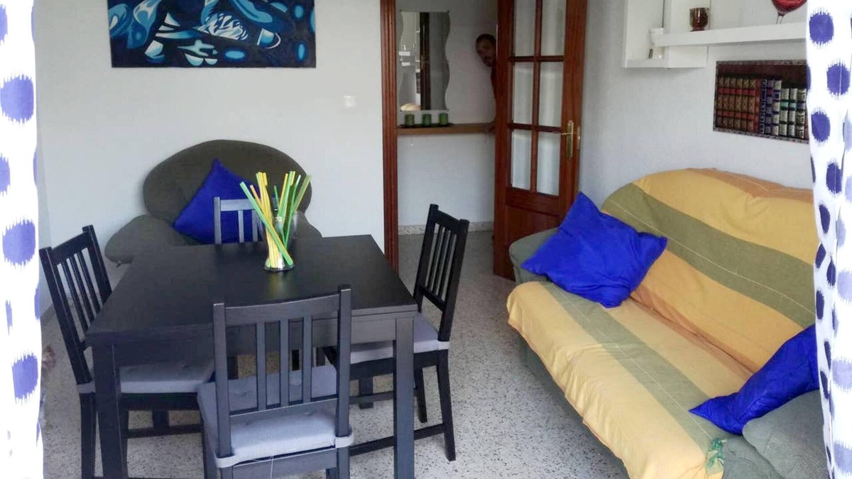 Plaza de Toros-Doctores-San Lazaro Apartment | Homerez - Nice appartement for 7 ppl. with balcony at Granada