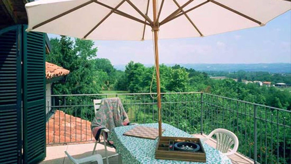 Carru Apartment | Homerez - Nice appartement for 7 ppl. with garden, terrace and balcony at Carrù
