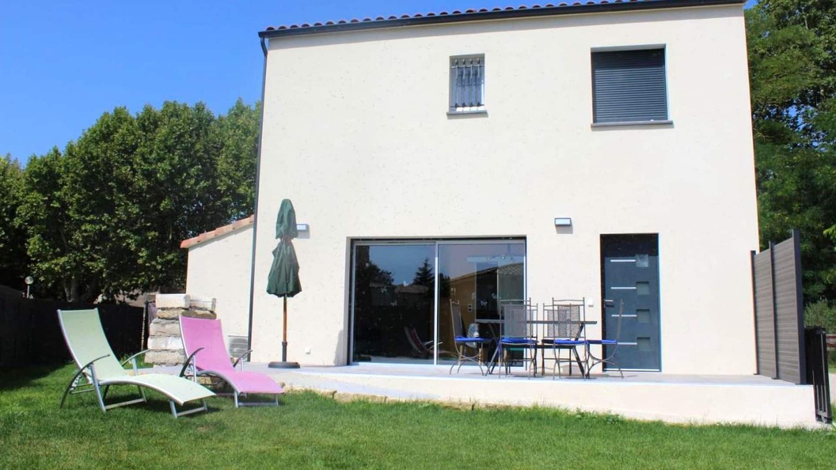 Marsillargues House | Homerez - Nice house with garden and terrace & Wifi