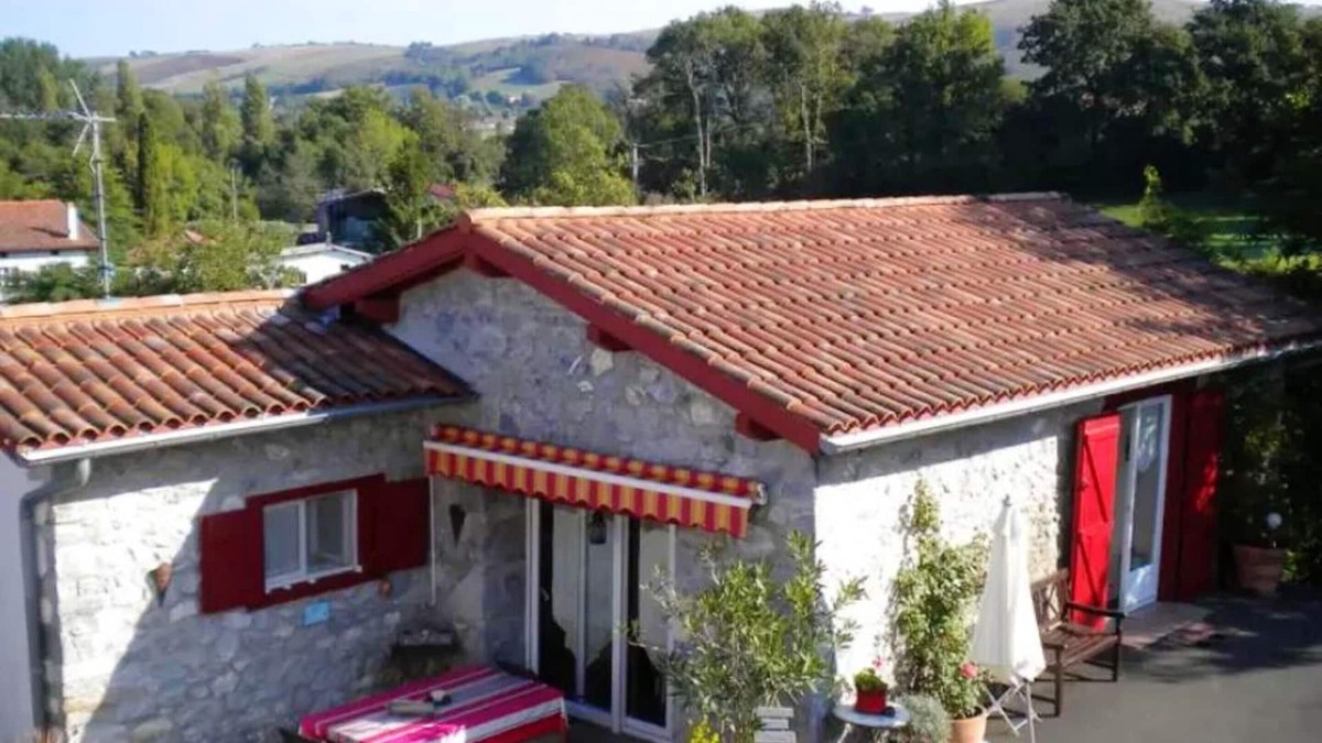 Saint-Esteben House | Homerez - Nice house for 3 ppl. with garden and terrace at Saint-Esteben