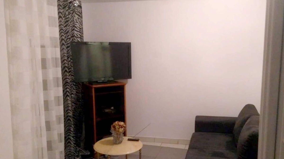 Montgeron House | Homerez - Nice house for 2 ppl. with terrace at Montgeron