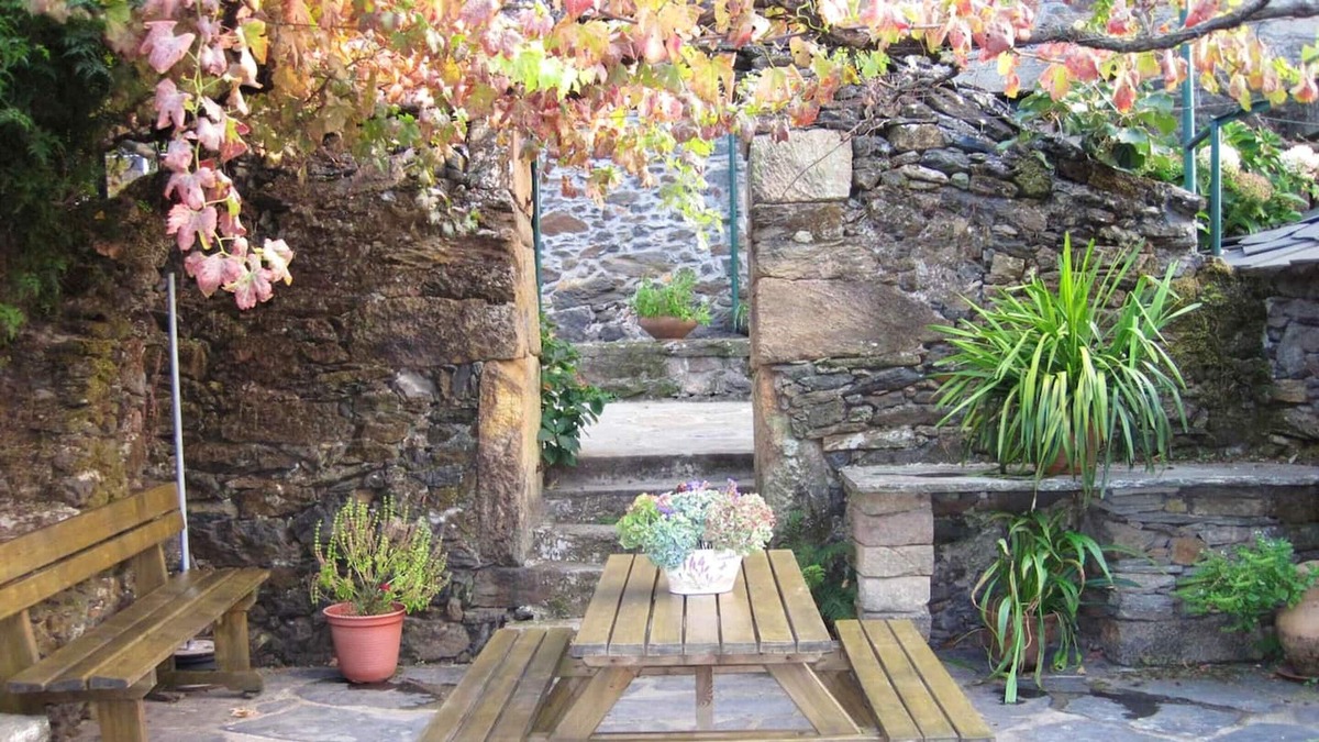 Canadelo House | Homerez - Nice house for 3 ppl. with terrace at Amarante