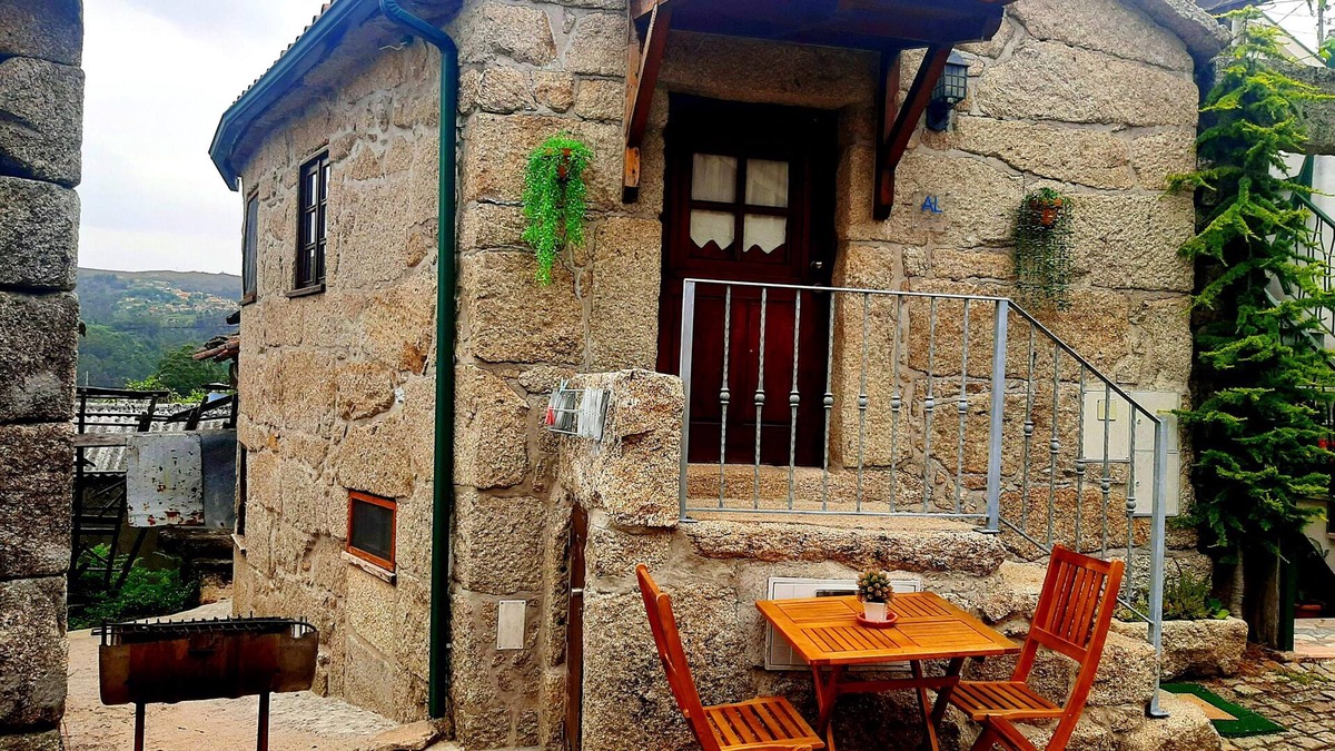 Lindoso House | Homerez - Nice house for 2 ppl. with balcony at Lindoso