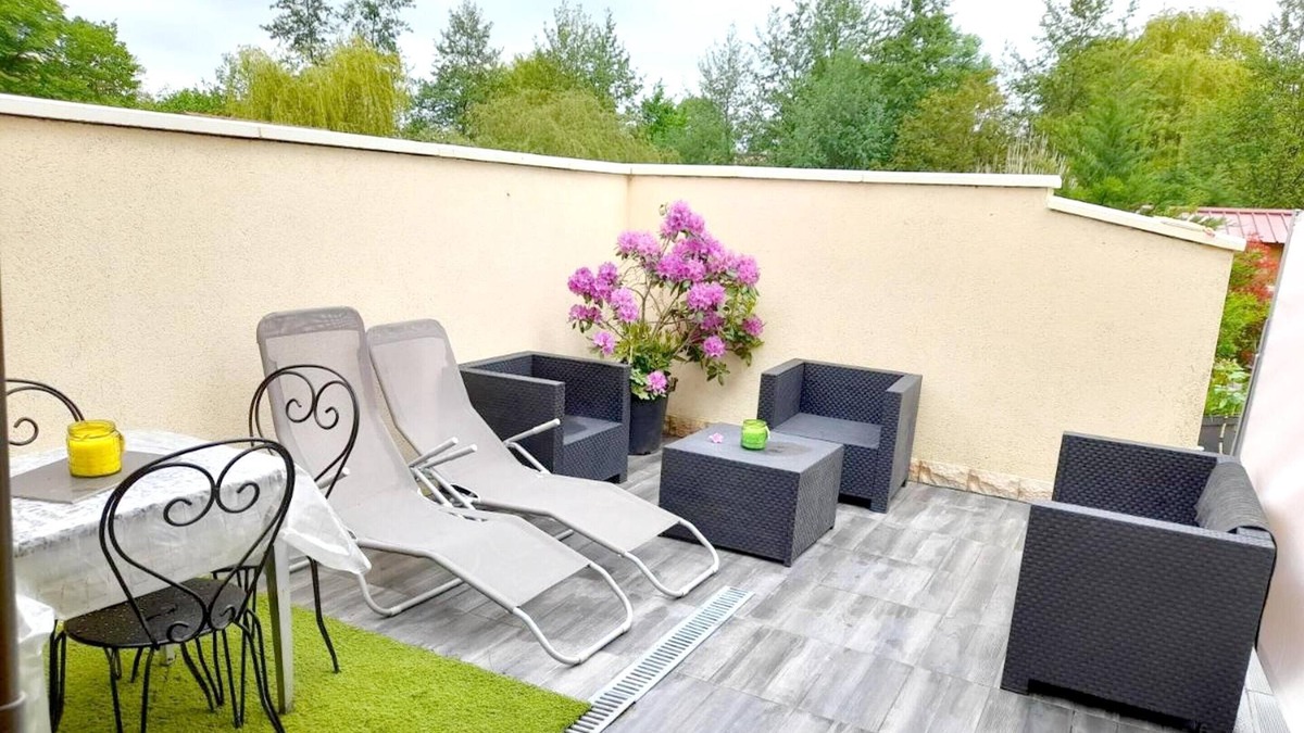 Brevonnes House | Homerez - Nice house with garden and terrace & Wifi