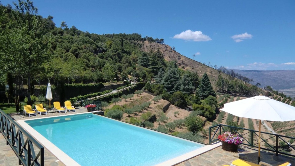 Torre de Moncorvo House | Homerez - Nice house for 4 ppl. with shared pool and garden at Torre de Moncorvo