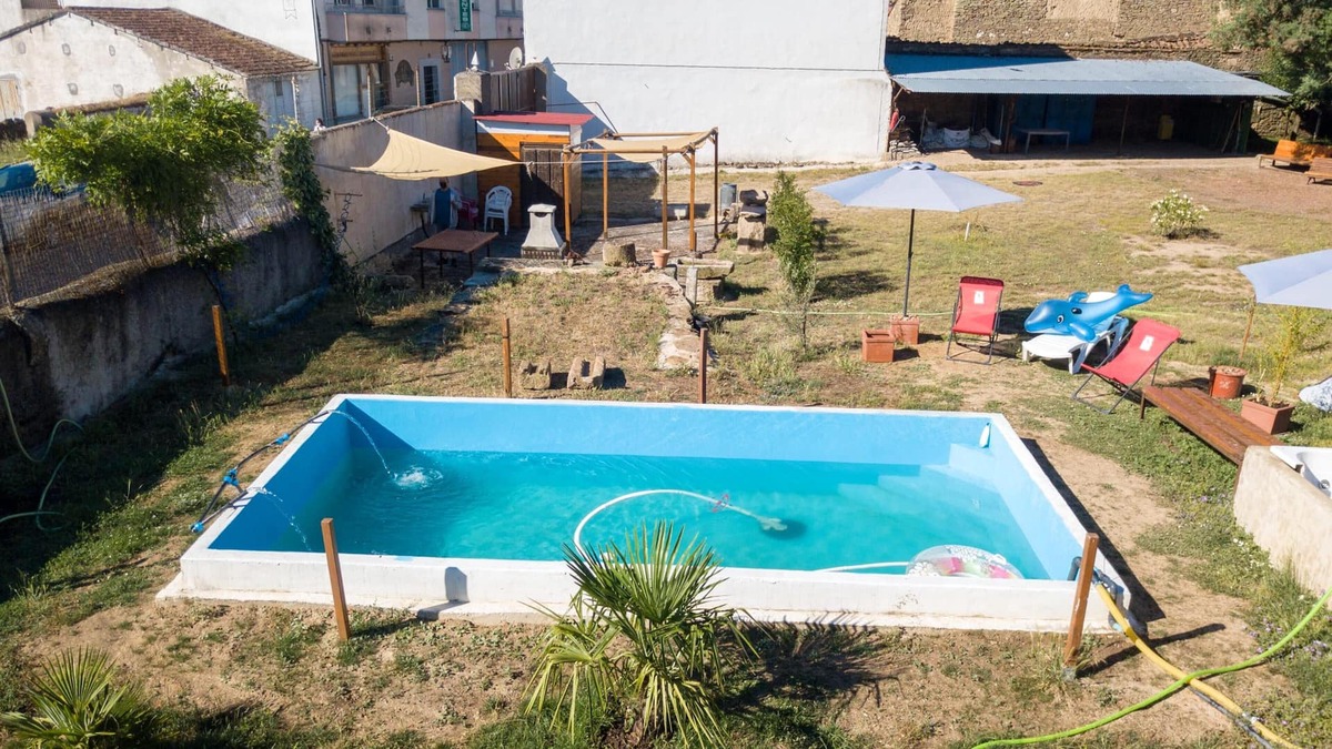 Vitigudino Villa | Homerez - Nice villa for 6 ppl. with shared pool and terrace at Vitigudino