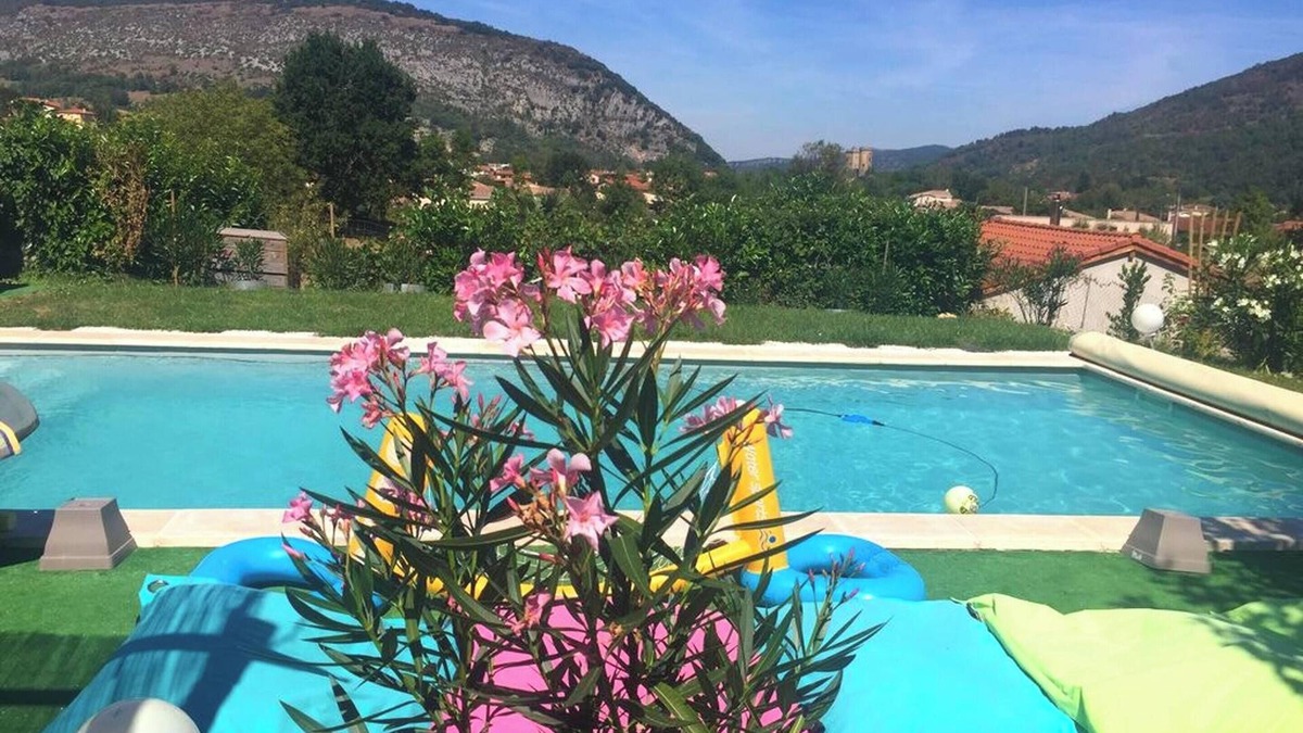 Foix Villa | Homerez - Refined Villa in Foix with Private Pool and Jacuzzi