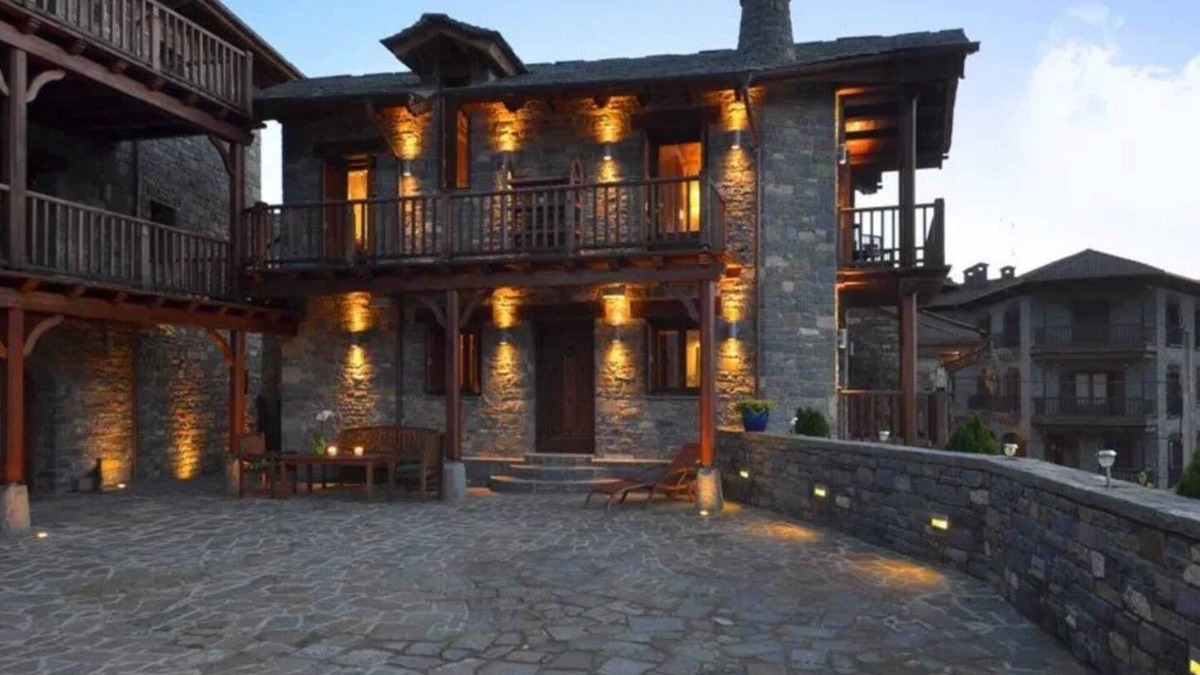 Boltana House | Homerez - Romantic retreat with jacuzzi in Boltaña