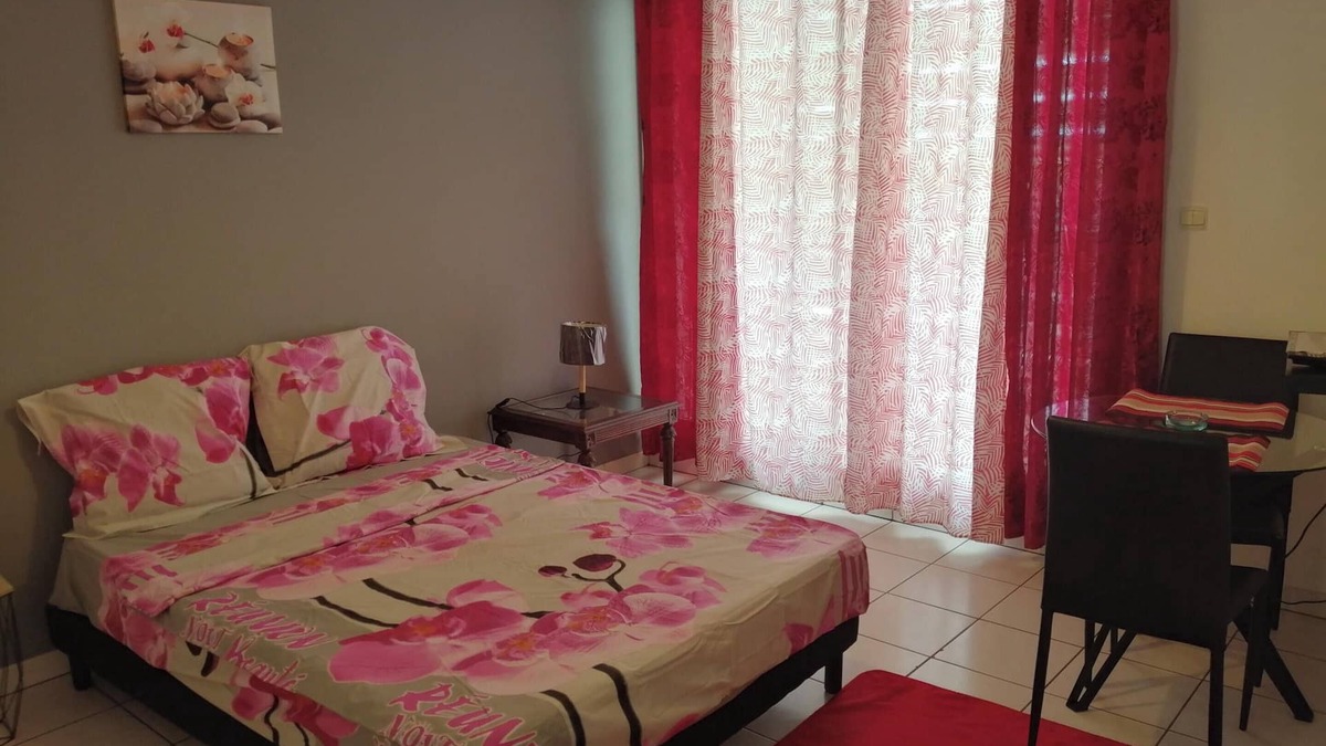 Saint-Denis Apartment | Homerez - Sea view studio, Saint Denis
