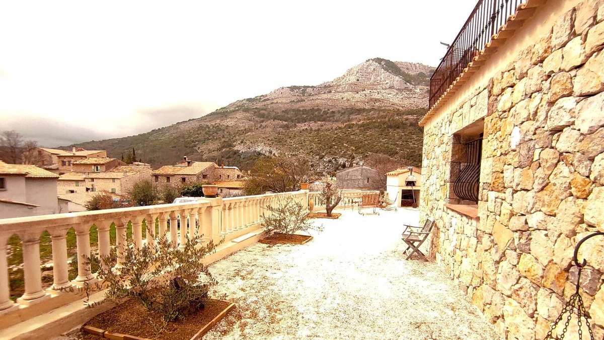 Escragnolles Apartment | Homerez - Spacious appartement for 6 ppl. with terrace at Escragnolles