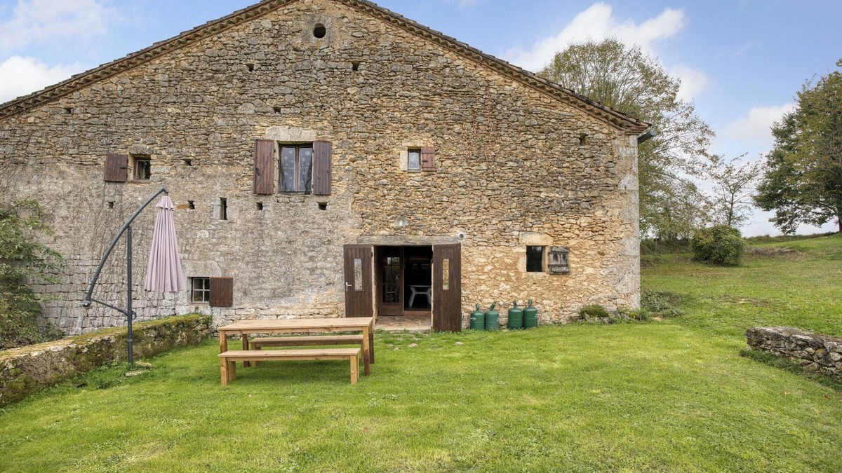 Gavaudun House | Homerez - Spacious and Comfortable House in Gavaudun