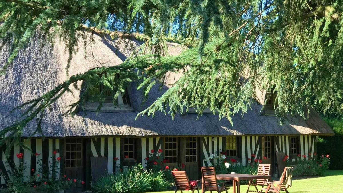 Berthouville House | Homerez - Spacious house for 6 ppl. with garden and terrace at Berthouville