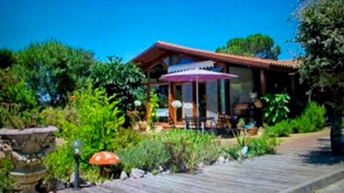 Porto de Mos House | Homerez - Spacious house for 6 ppl. with garden and terrace at Porto de Mós