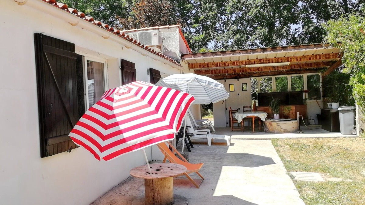 Venansault House | Homerez - Spacious House in Venansault with Garden and Terrace