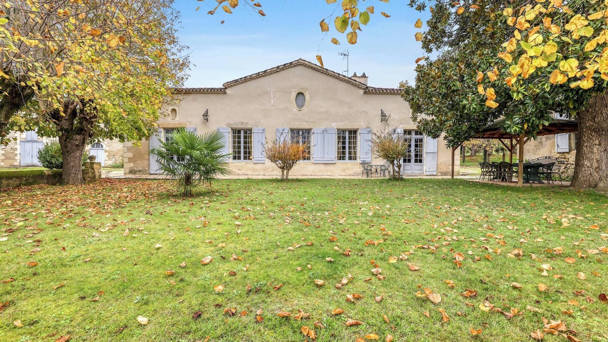 Marcellus House | Homerez - Spacious House - Marcellus - 400 m² - Garden