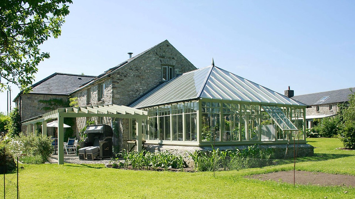 Riverstown House | Homerez - Spacious house for 8 ppl. with garden and terrace at Ballymote