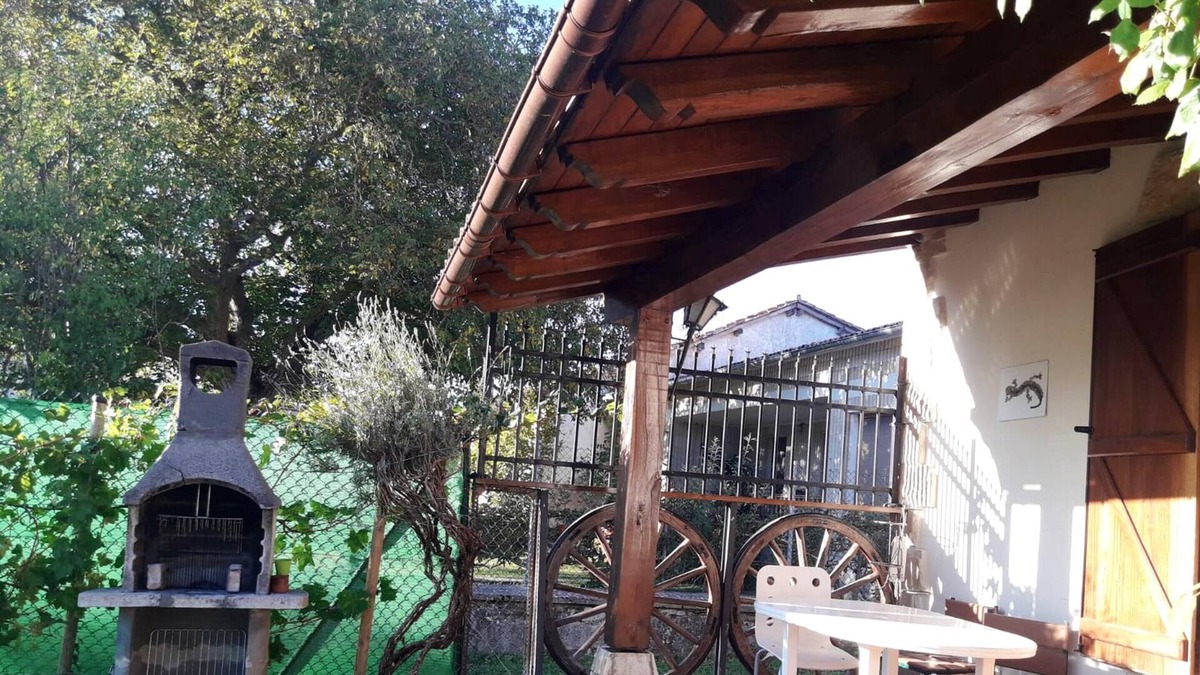 San Millan House | Homerez - Spacious house for 8 ppl. with garden at Munain