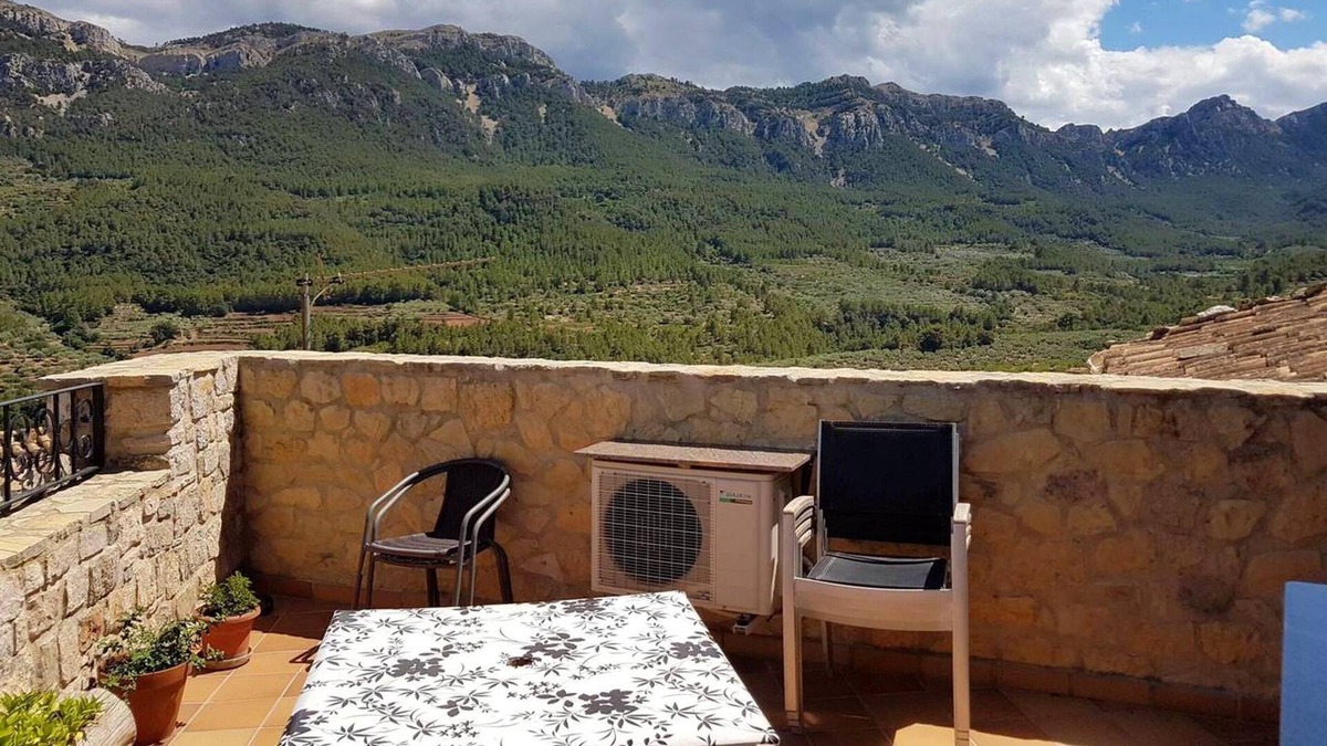 Pauls House | Homerez - Spacious house for 6 ppl. with terrace and balcony at Paüls