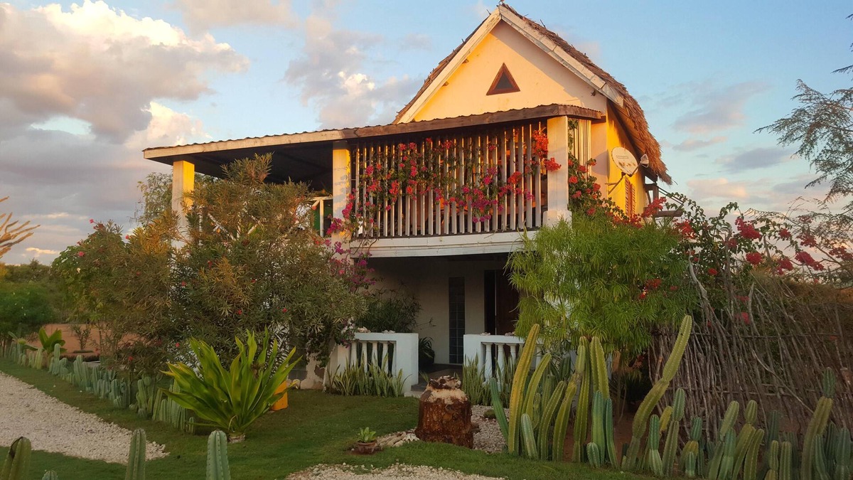 Ifaty House | Homerez - Spacious house for 8 ppl. with garden, terrace and balcony at Ifaty