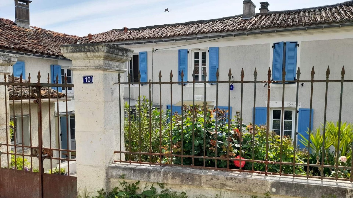 Archiac House | Homerez - Spacious house for 6 ppl. with garden at Archiac