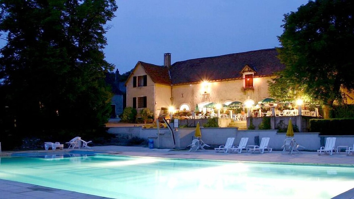 Carlucet House | Homerez - Spacious house for 4 ppl. with shared pool and terrace at Carlucet